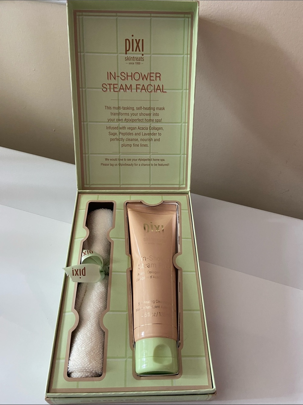 π Pixi Skintreats In-Shower Steam Facial